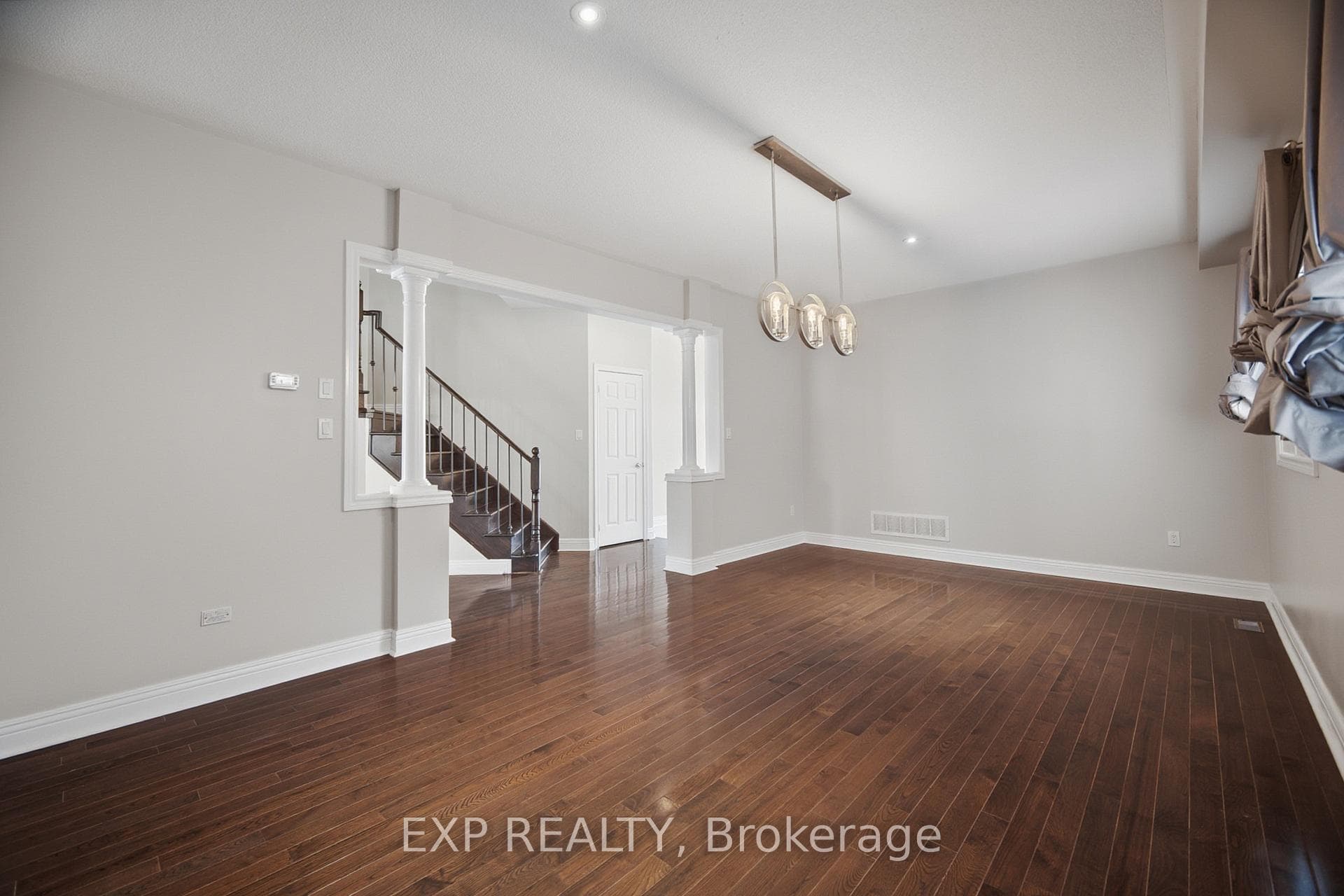 94 Kingsview Drive photo 8