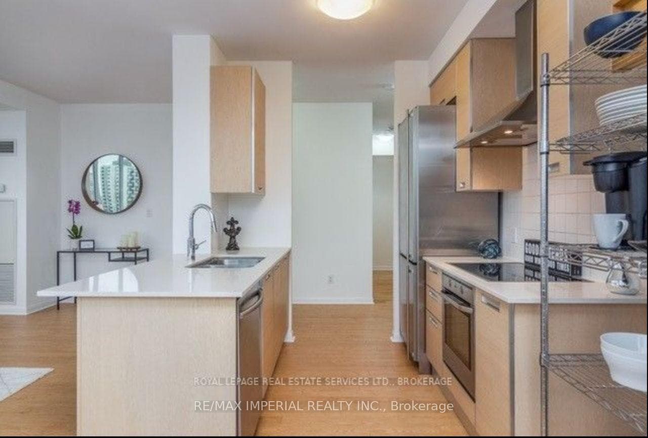 3391 Bloor Street Unit 804 photo 3