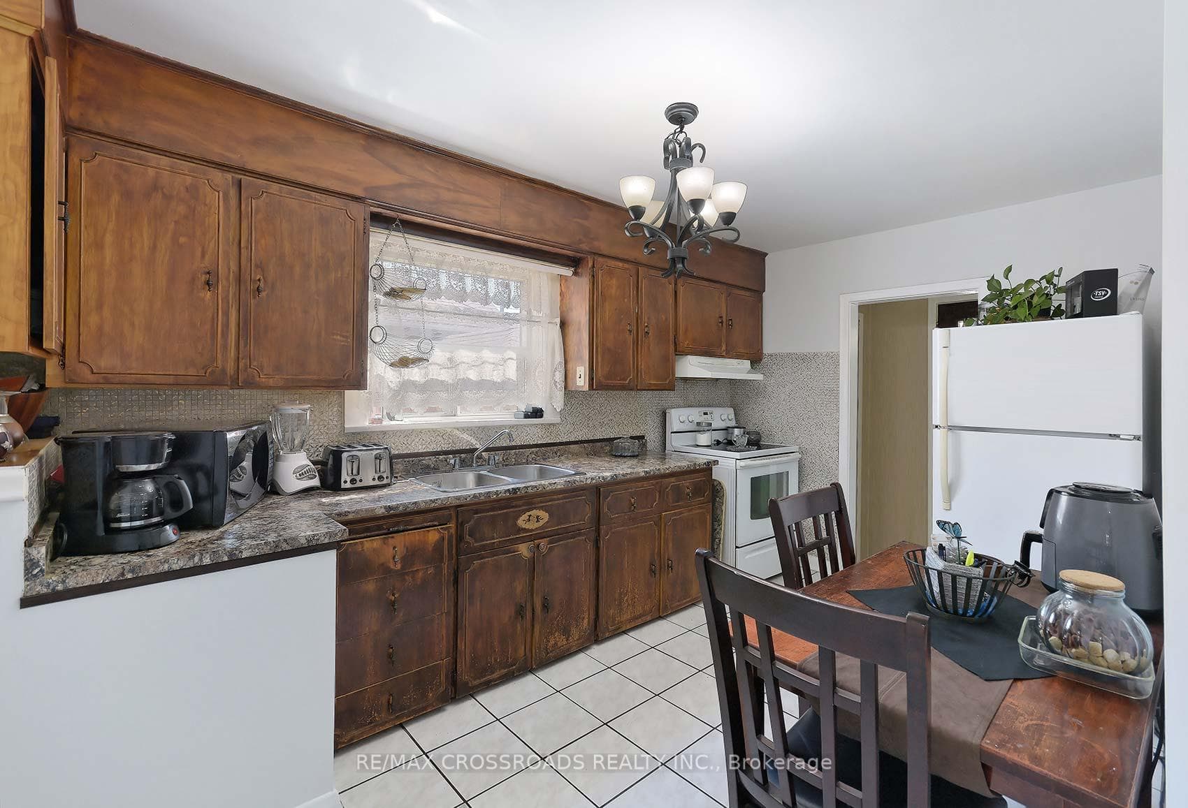 241 Ellington Drive photo 7