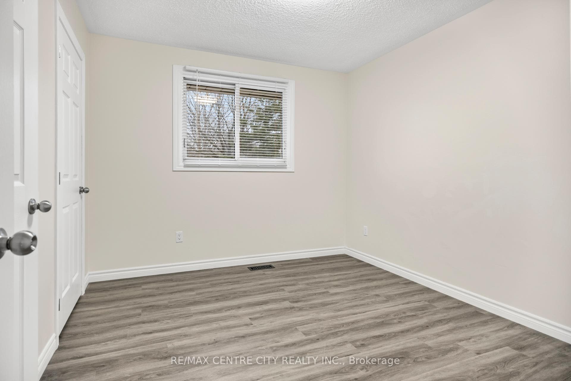 42606 Johnathon Street photo 21