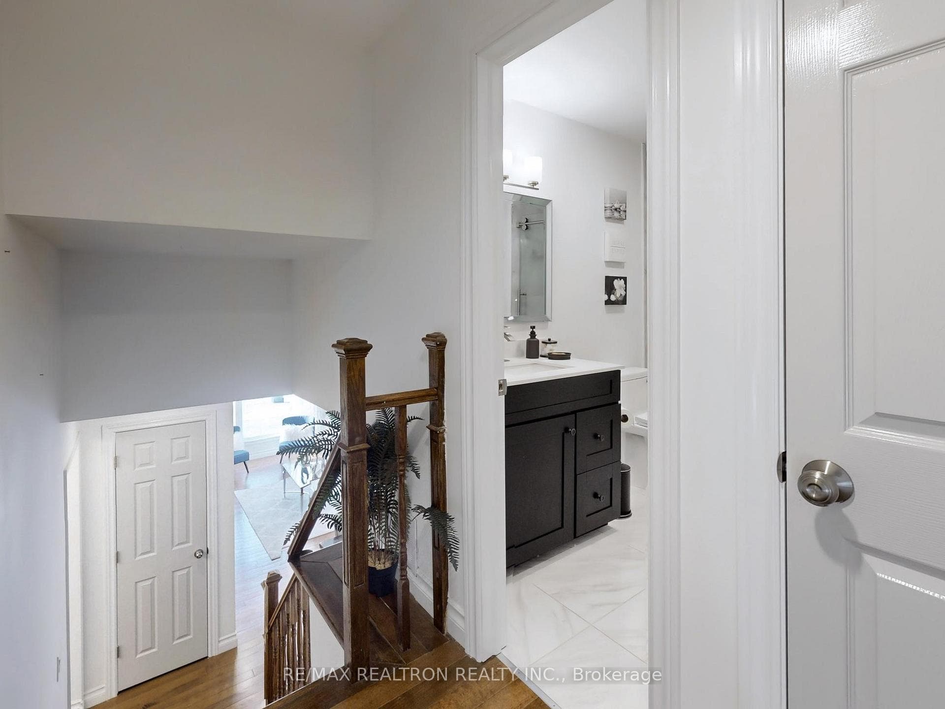 33 Angus Drive photo 16