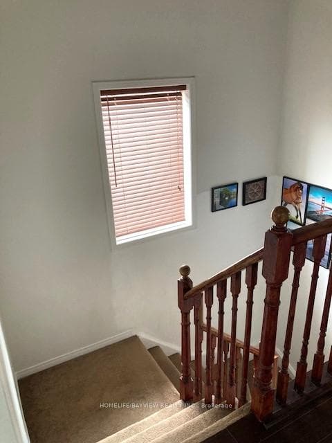 110 Stokely Crescent photo 14