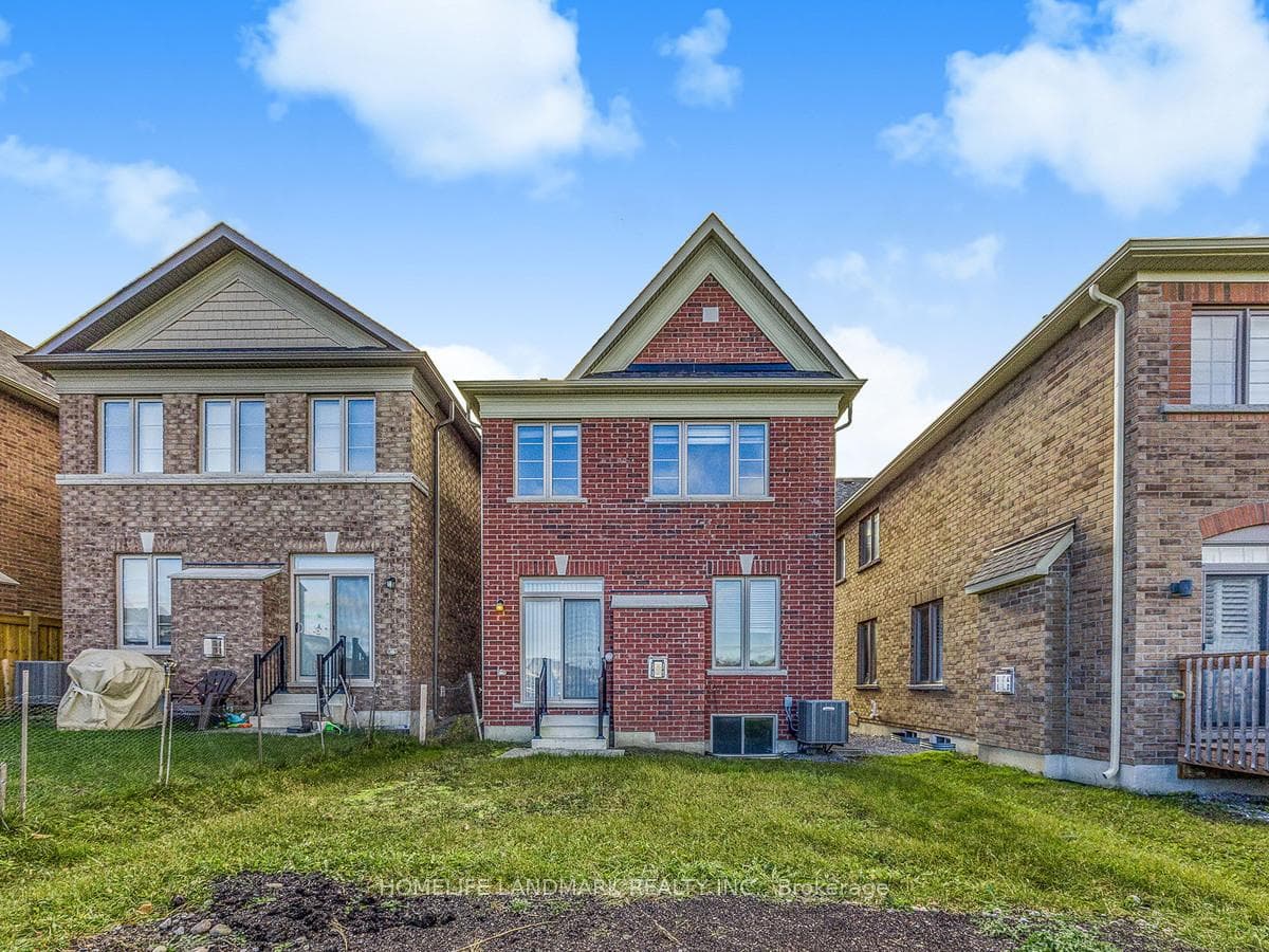 100 Christine Elliot Avenue photo 29