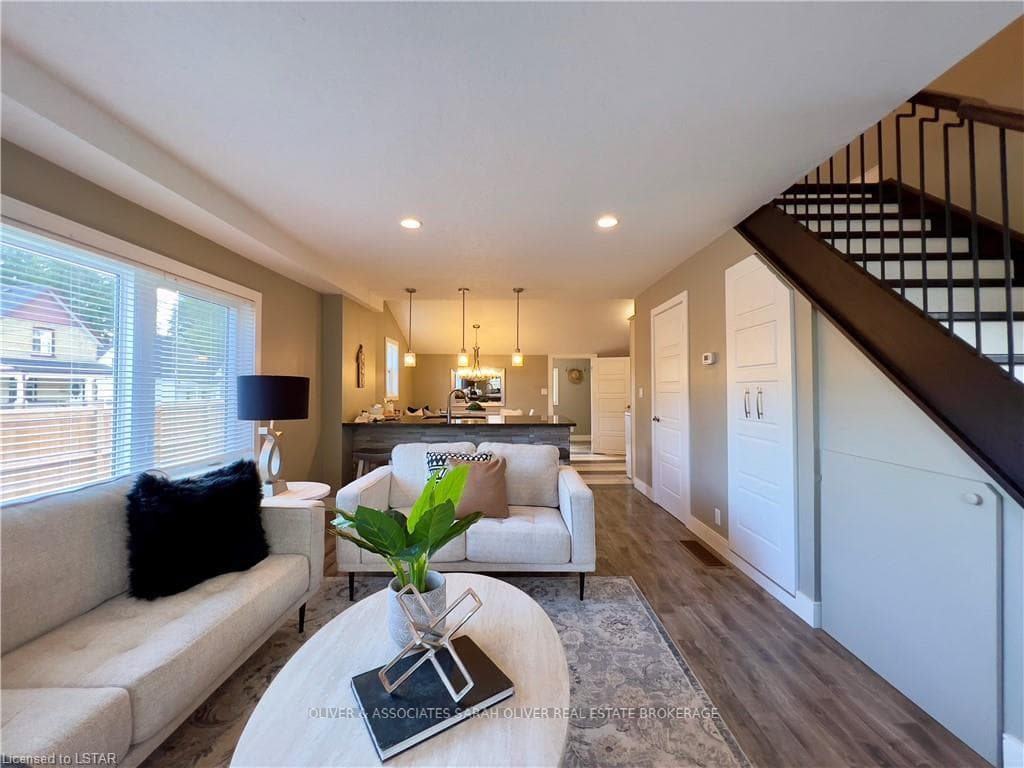 266 ROSS Street photo 7