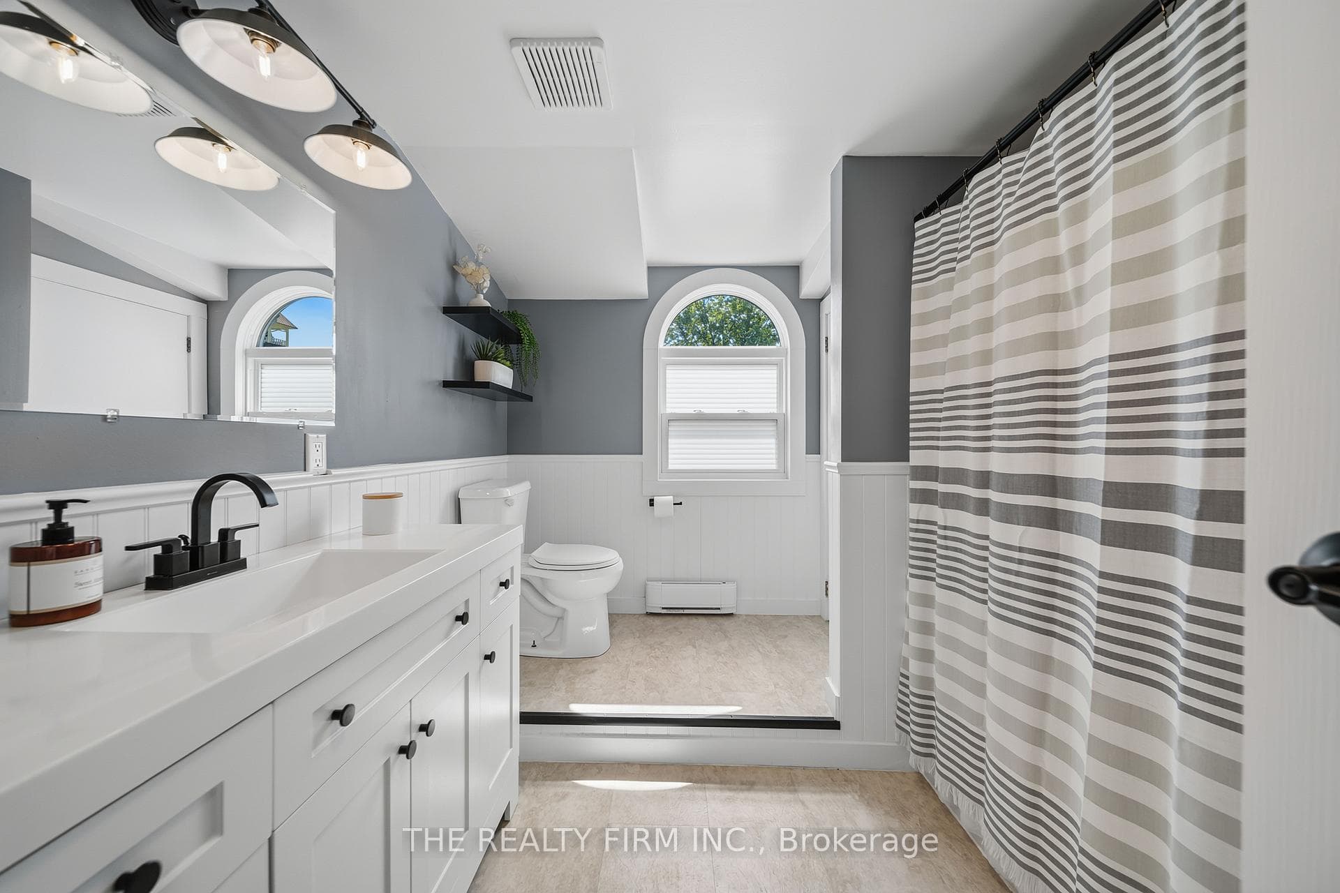 599 John Street photo 42