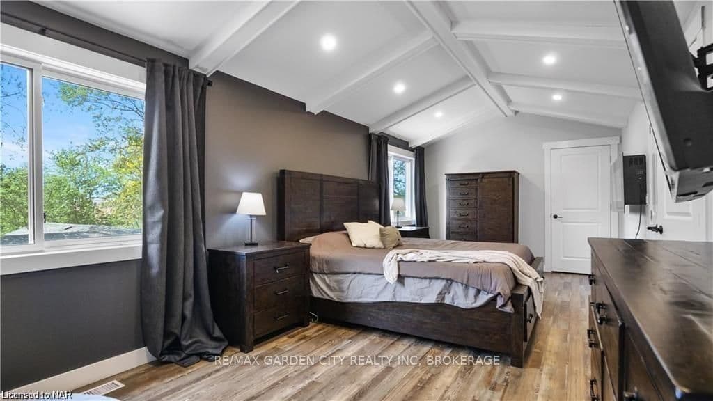 1024 ONTARIO Road photo 16