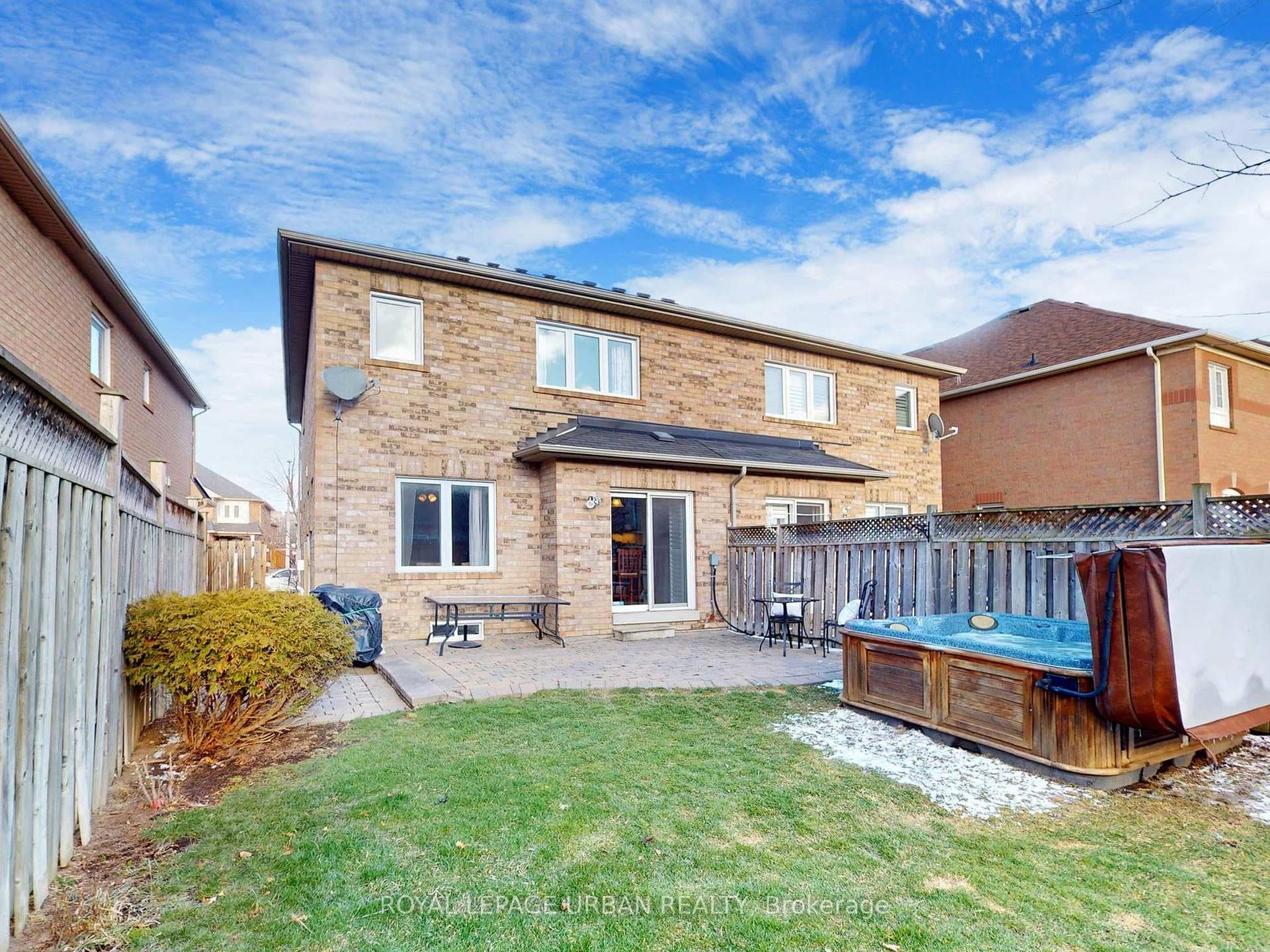 Lovely and Private Fully Fenced Backyard