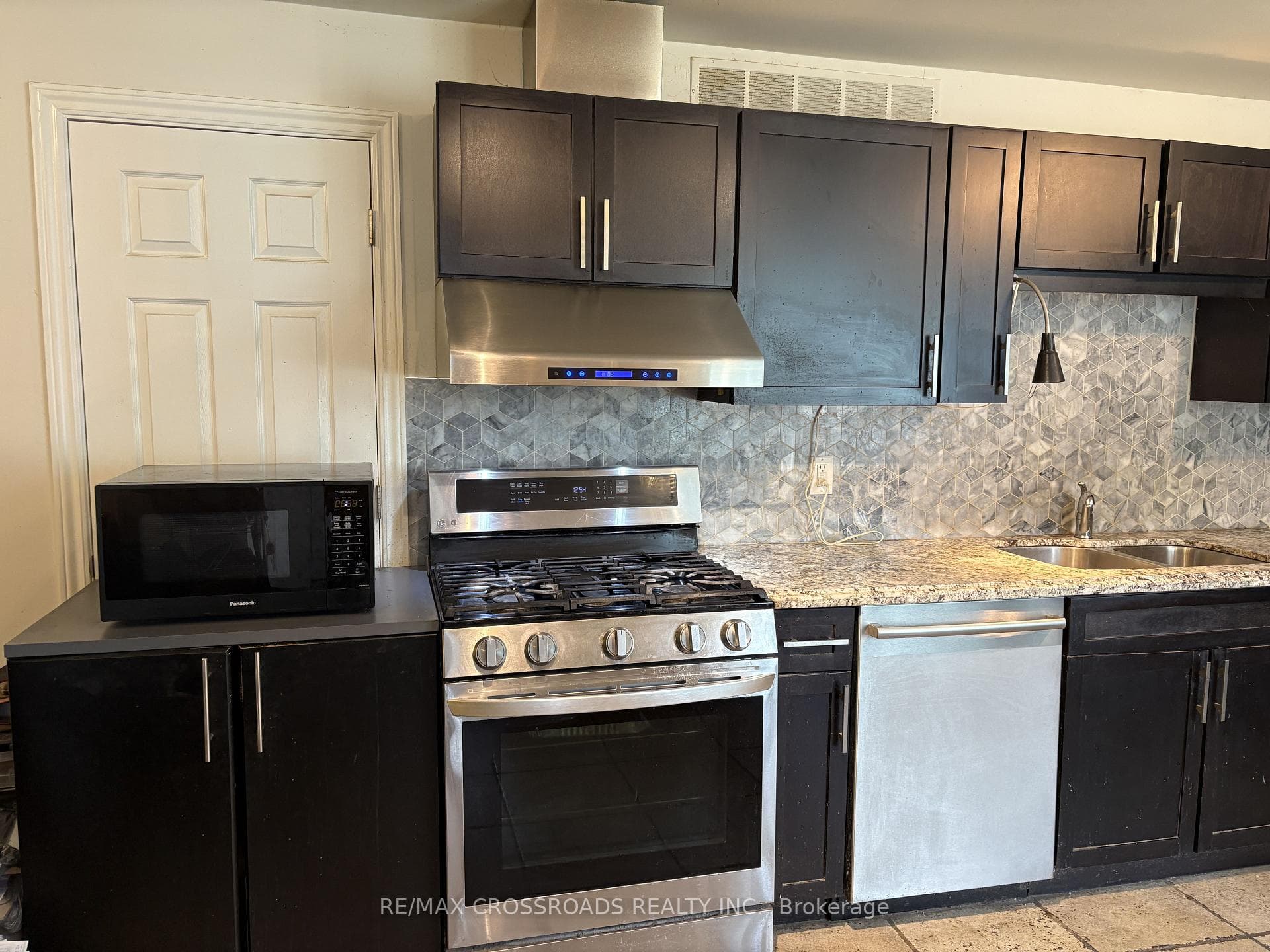 62 Sanders Boulevard photo 15