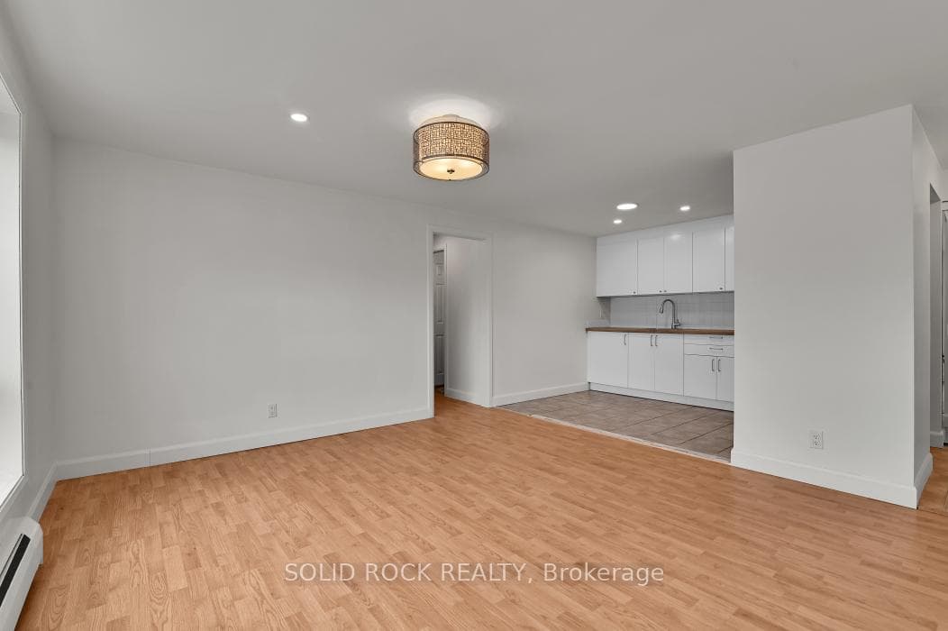 896 Elmsmere Drive Unit 7 photo 11