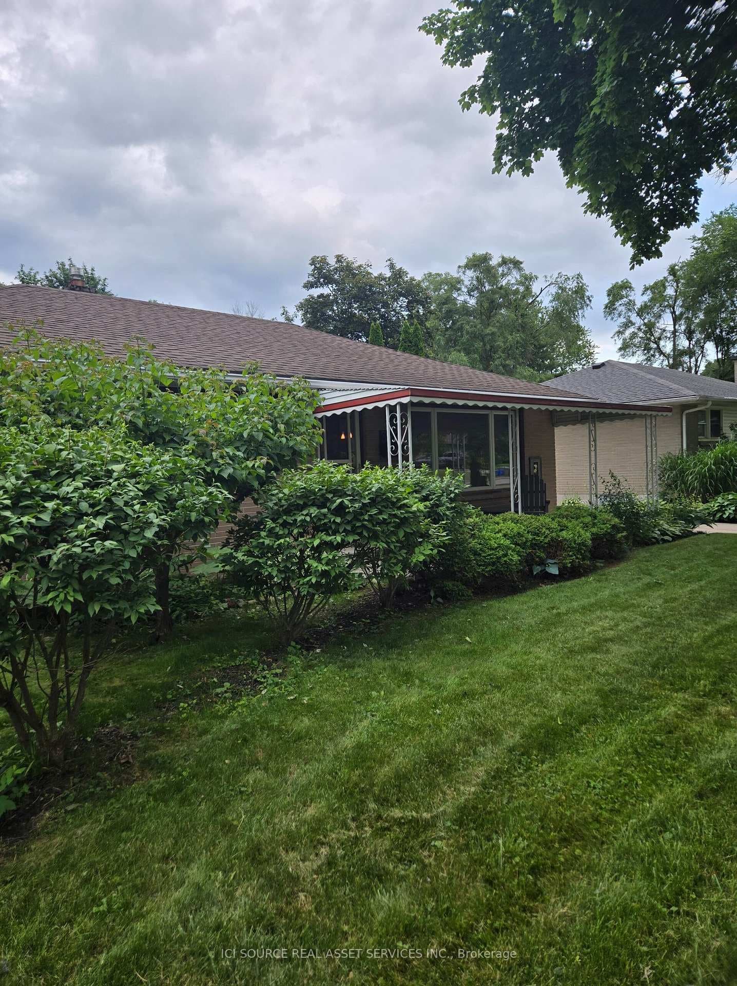 388 Griffith Street photo 2