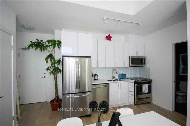 20 Bruyeres Mews Unit 2802 photo 4