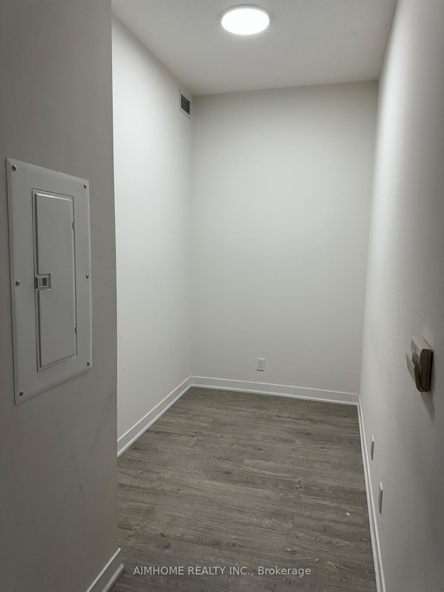 10 Willison Square Unit 706 photo 9