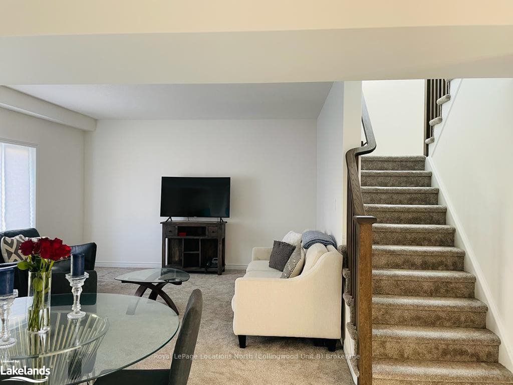 111 PLEWES Drive photo 11