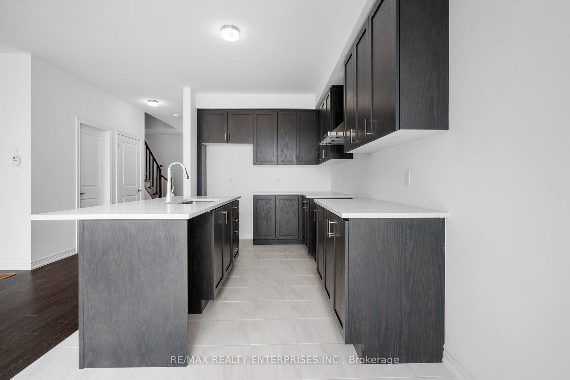 51 Milady Crescent photo 10