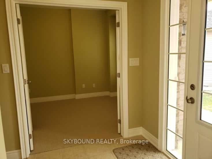 400 Hummel Crescent photo 9