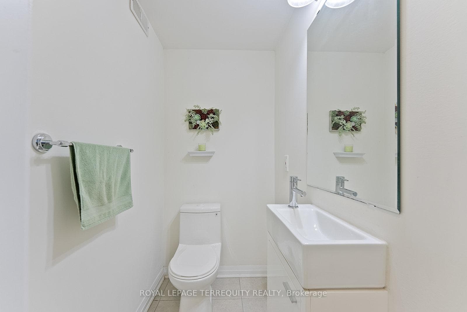 17 Stanley Greene Boulevard photo 28