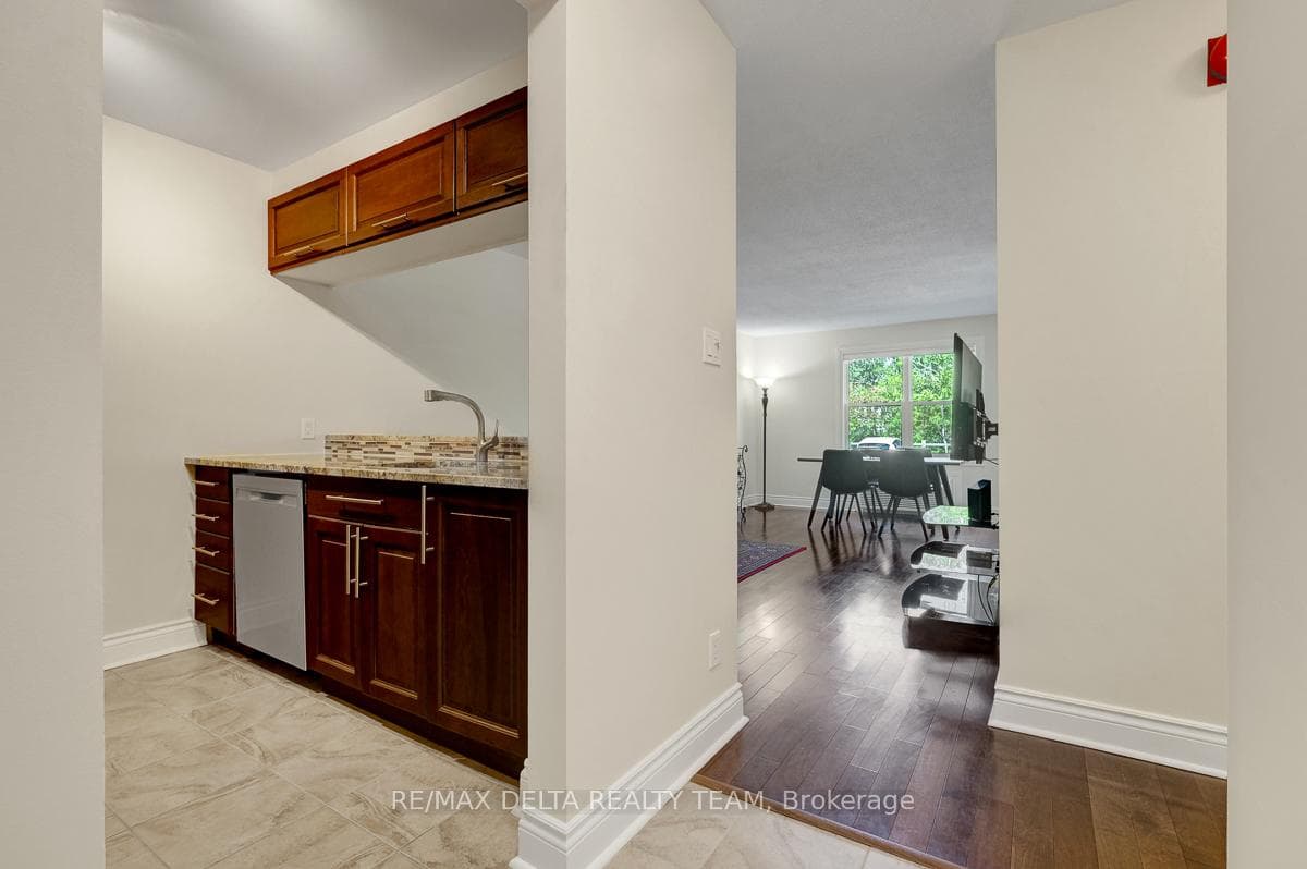 1099 Cadboro Road Unit 107 photo 5