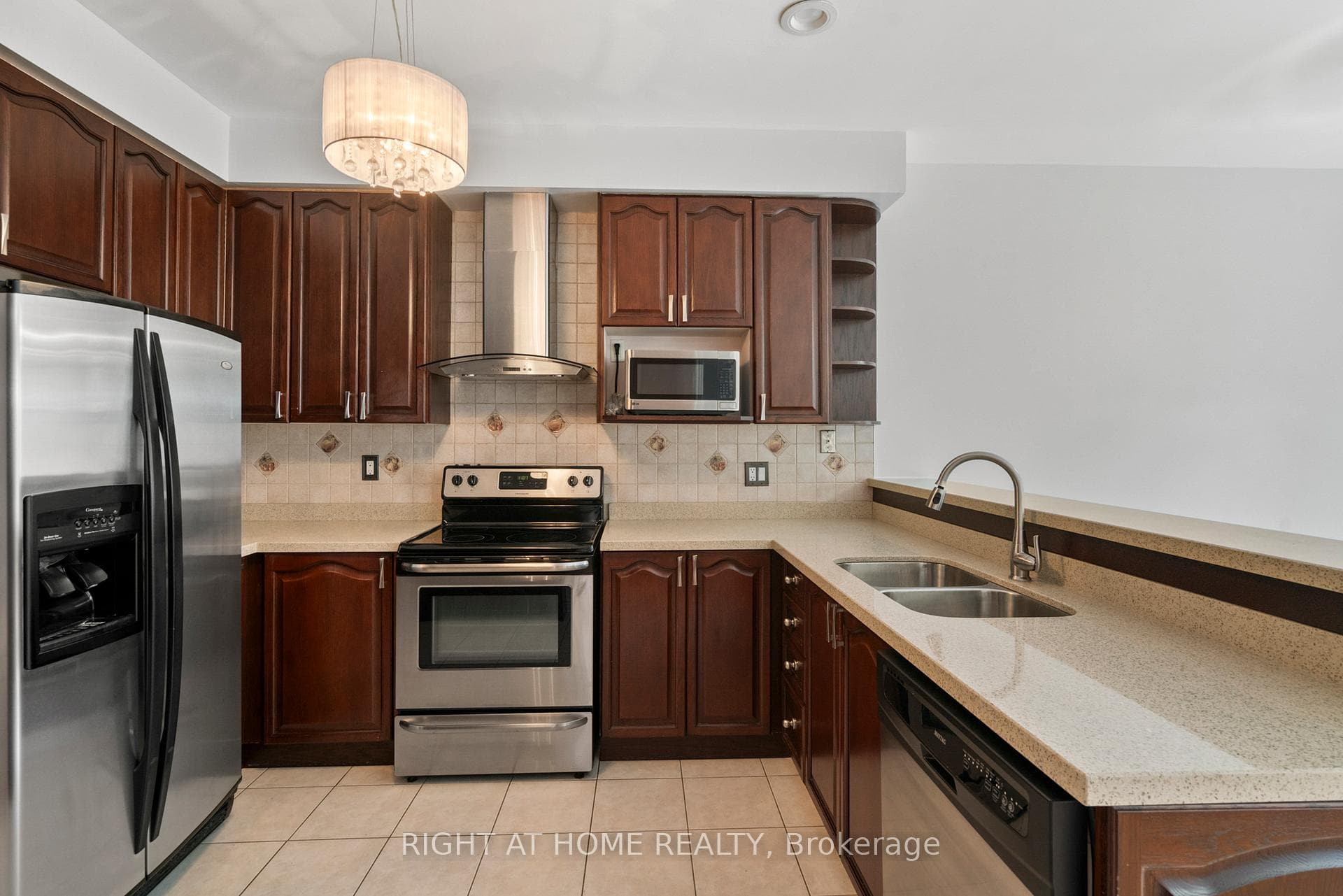 16 Sylwood Crescent photo 10