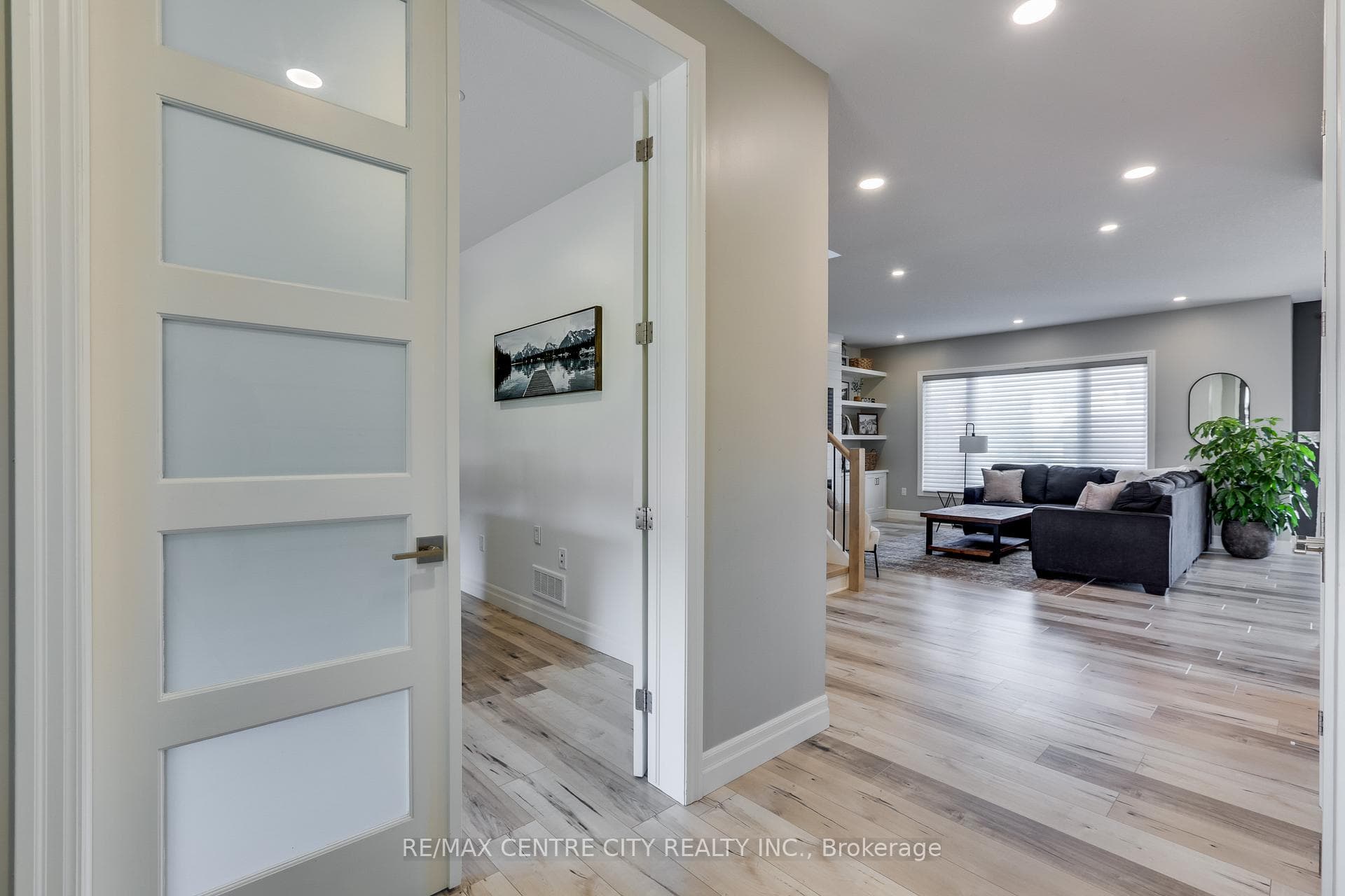 108 Stuart Avenue photo 4