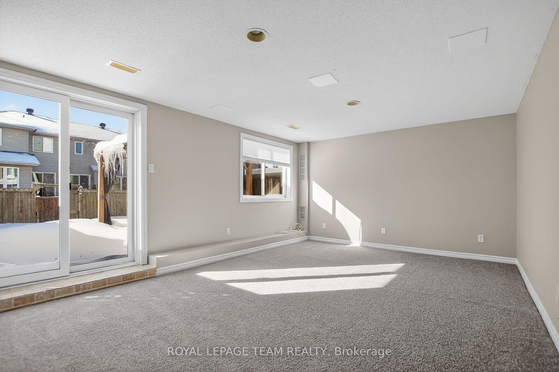 Rec Rm w/new carpets in finished Basement.