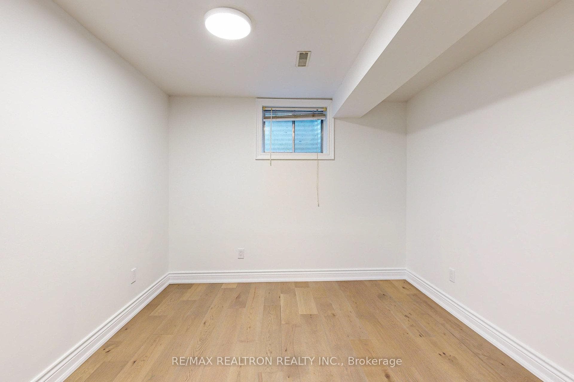5 Illingworth Court photo 36