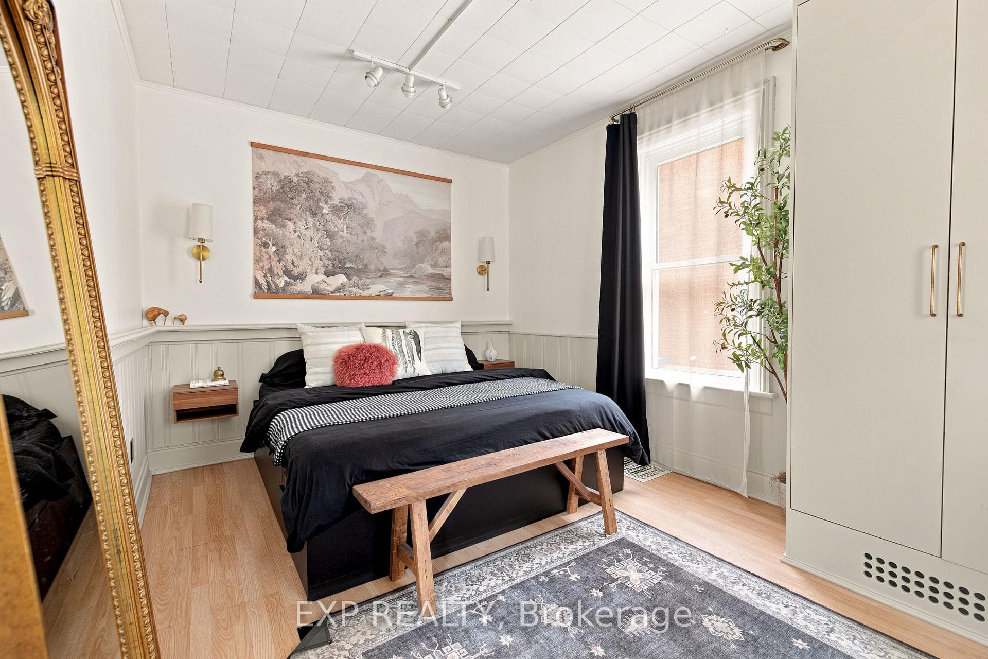 136 Falstaff Street photo 8
