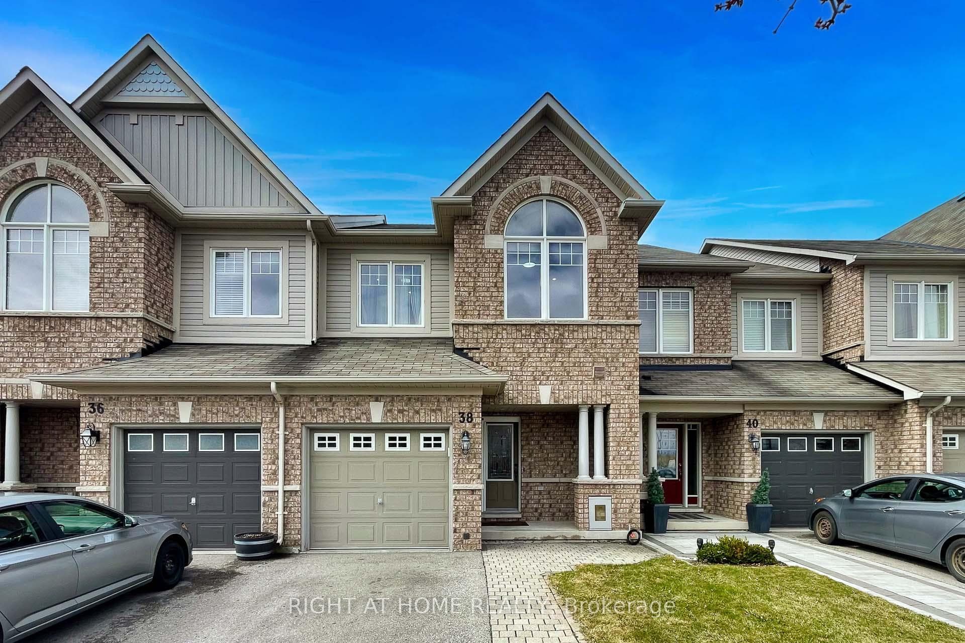 38 Courtland Crescent photo 1