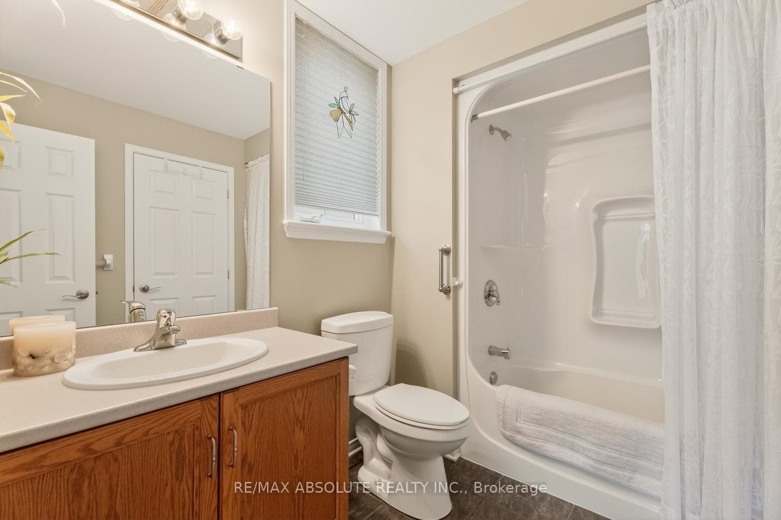 Bedroom on main floor ensuite