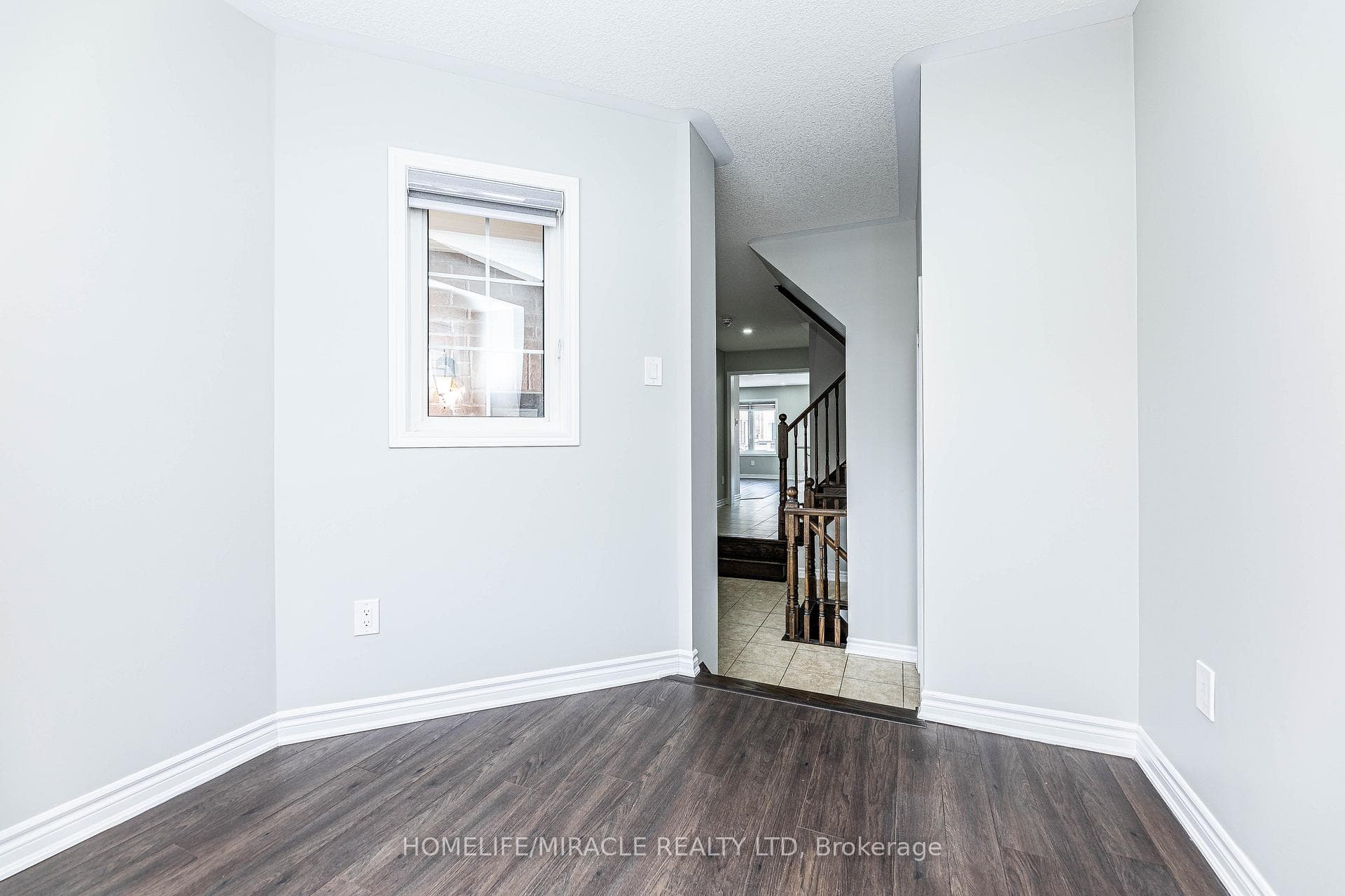 1633 Clitherow Street photo 4