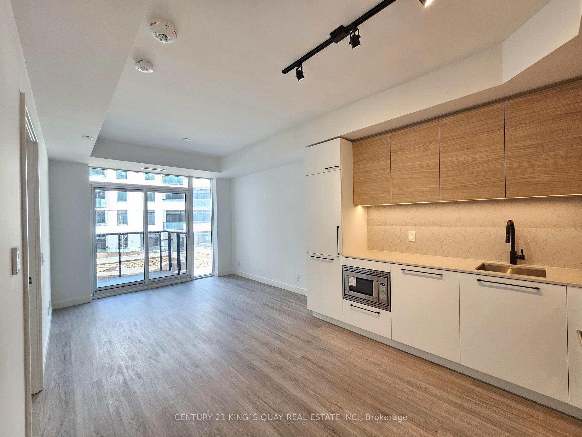 1050 Eastern Avenue Unit 404 photo 2