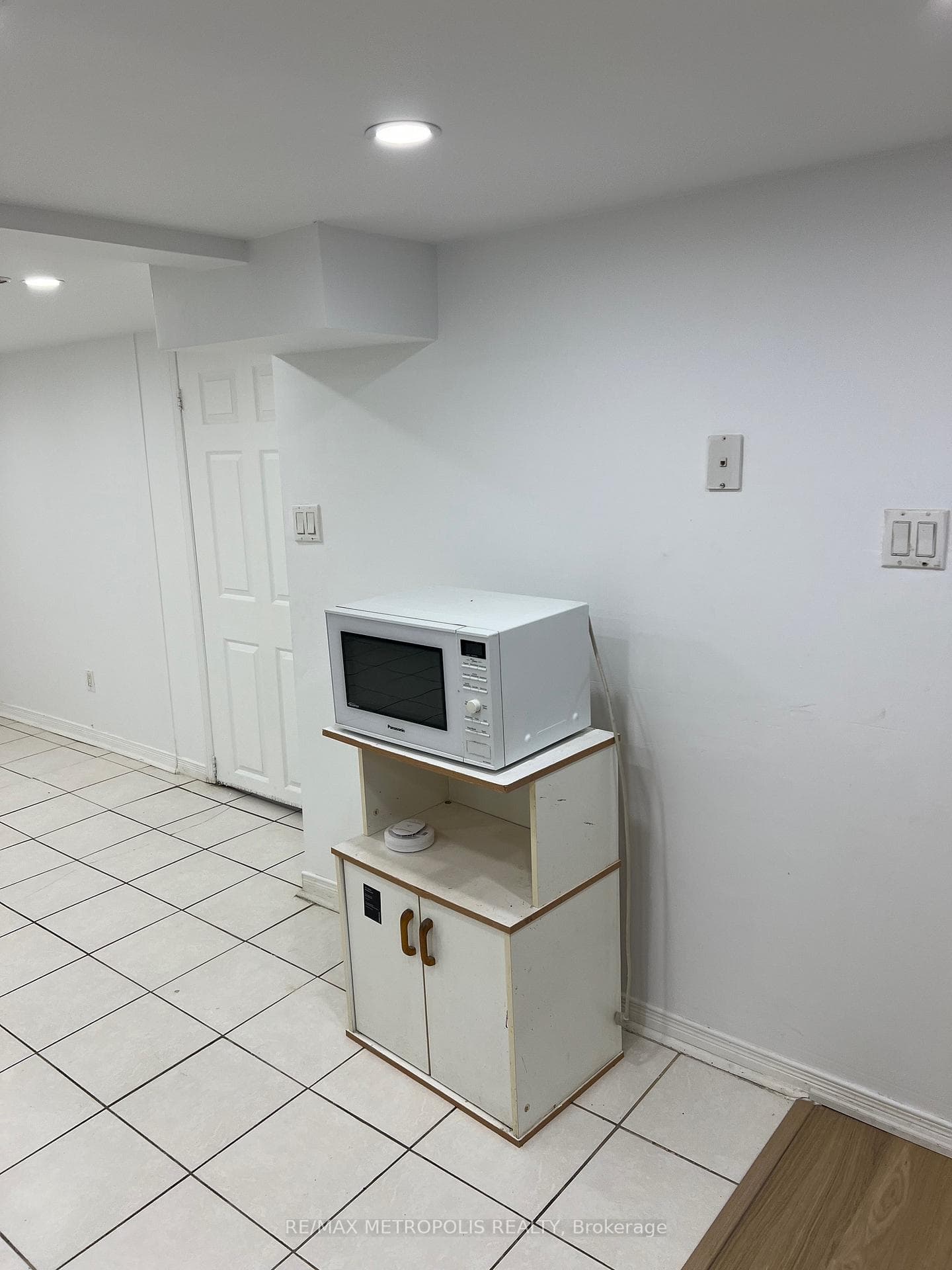 3244 Lawrence Avenue Unit BSMT photo 3
