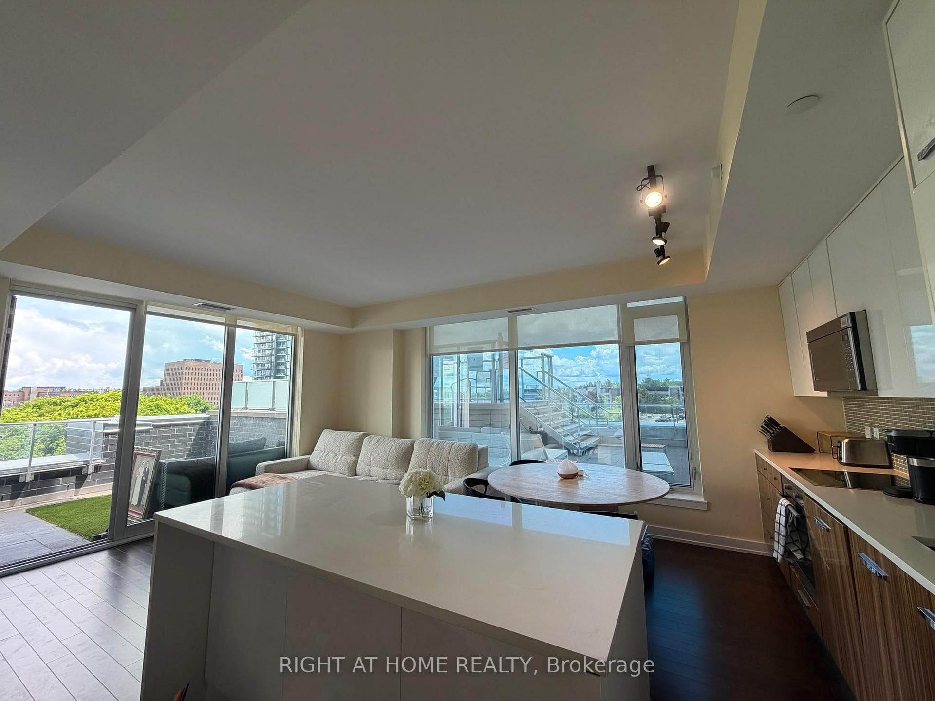 111 Champagne Avenue Unit 309 photo 26
