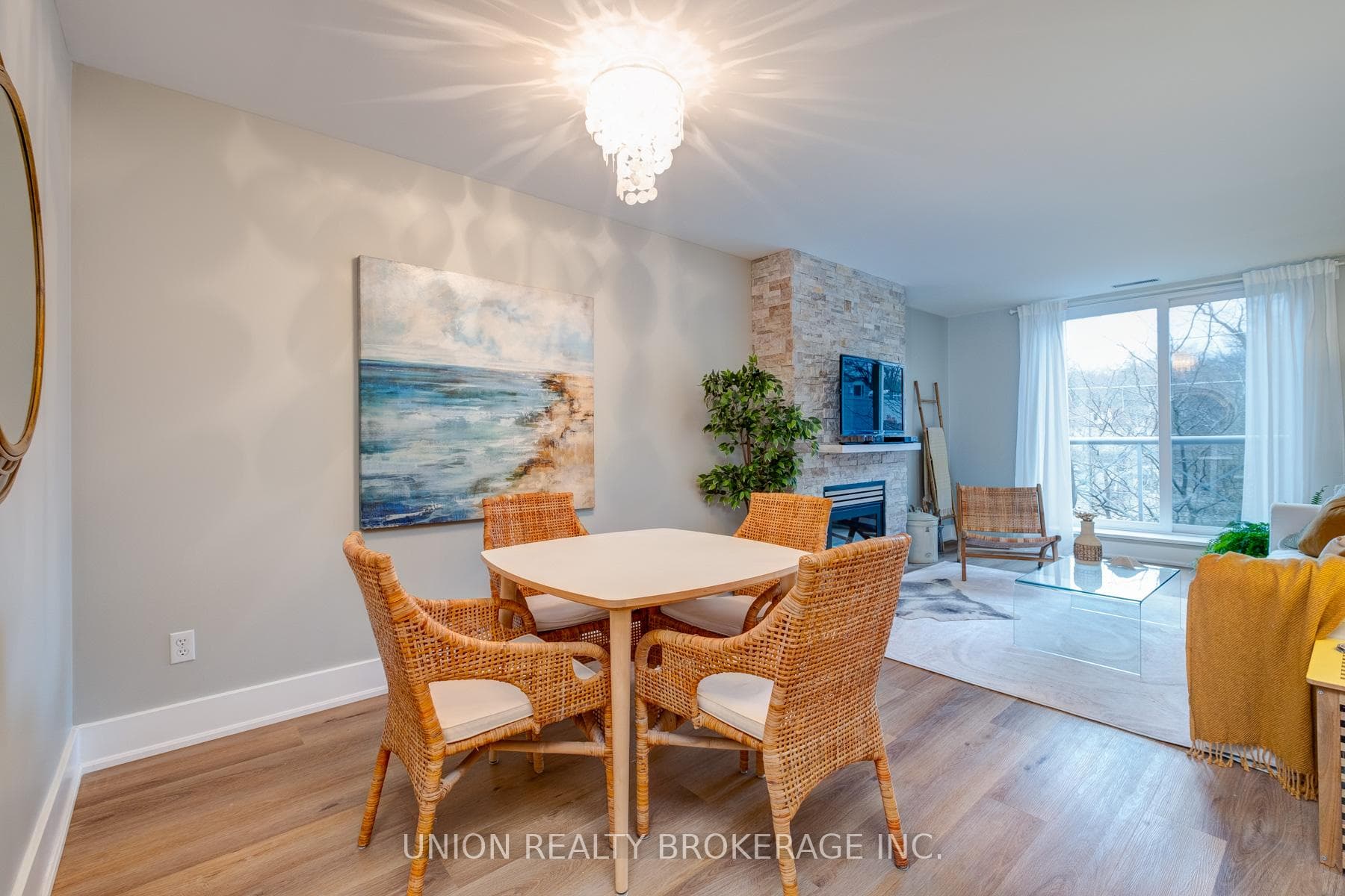 2365 Queen Street Unit 402 photo 8