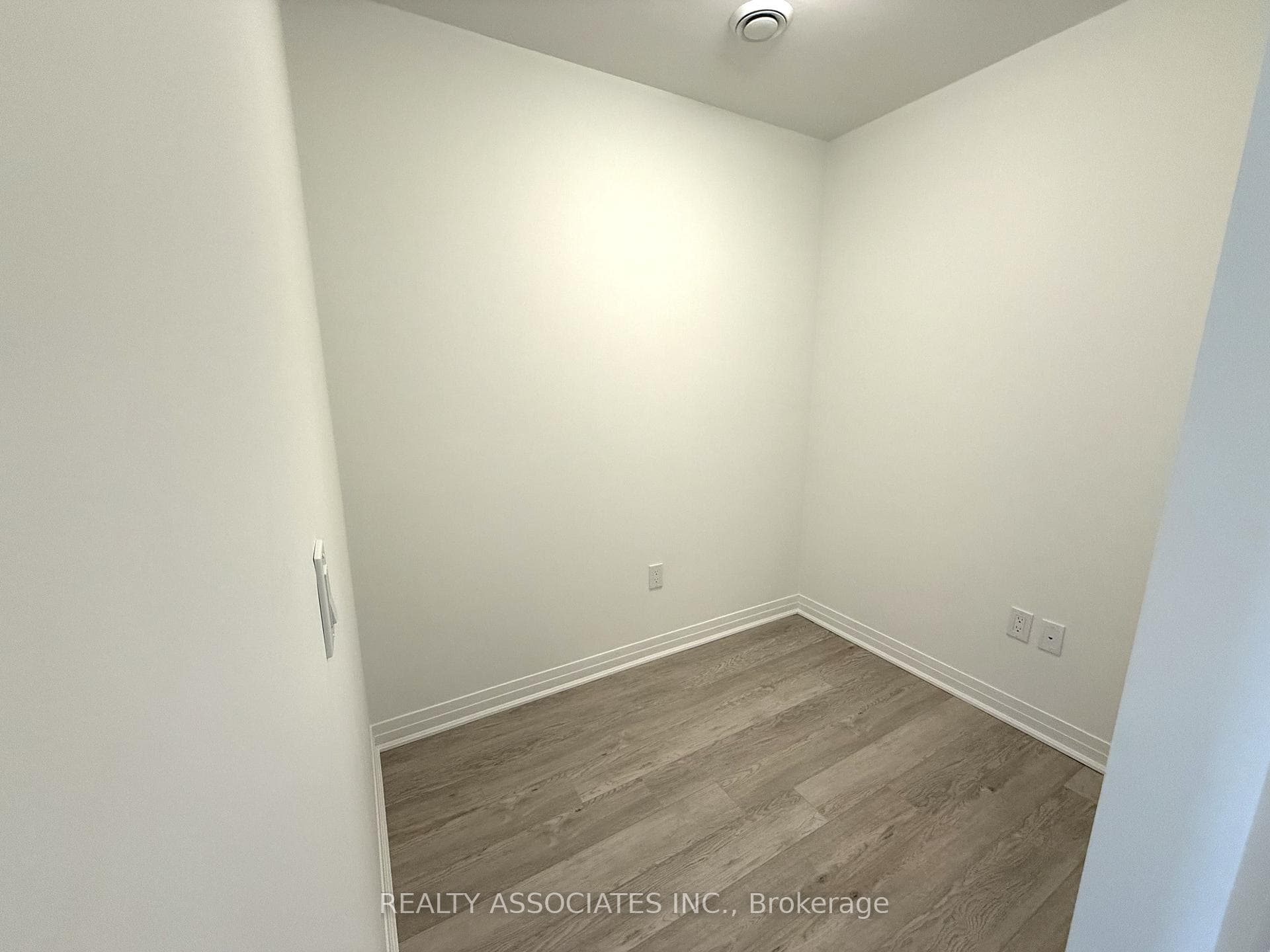 490 Gordon Krantz Avenue Unit 304 photo 5