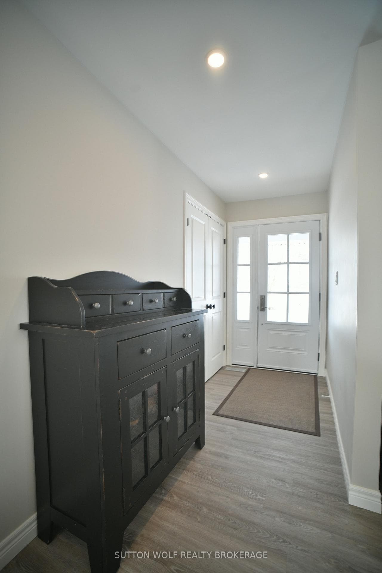 22655 Thames Road photo 25