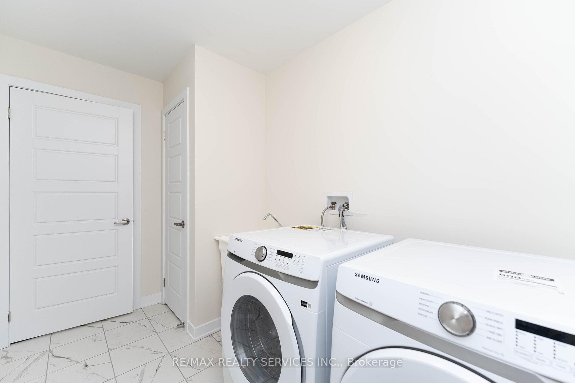 82 Starboard Crescent Unit CRES photo 35