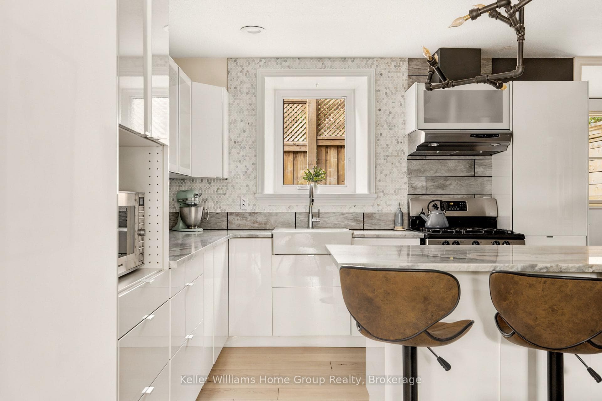 61 Essex Street photo 16