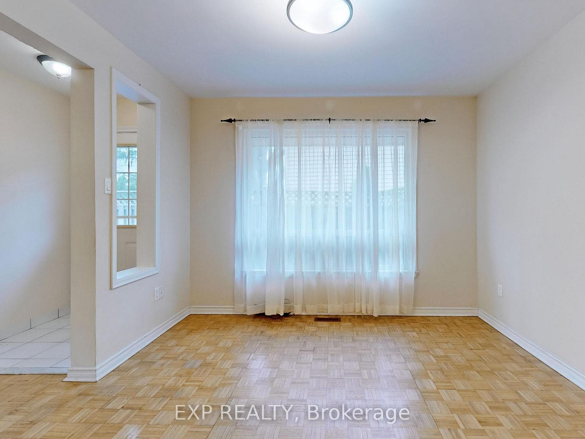 239 Avenue Road photo 3
