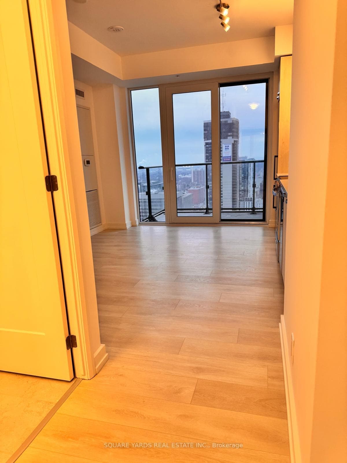 75 James Street Unit 2706 photo 31
