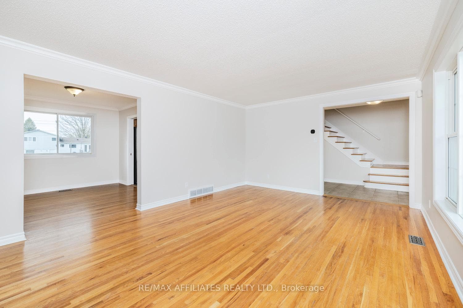 5582 Van Vliet Road photo 8