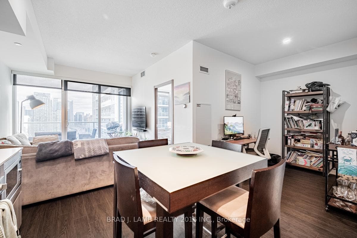 19 Bathurst Street Unit 3208 photo 4