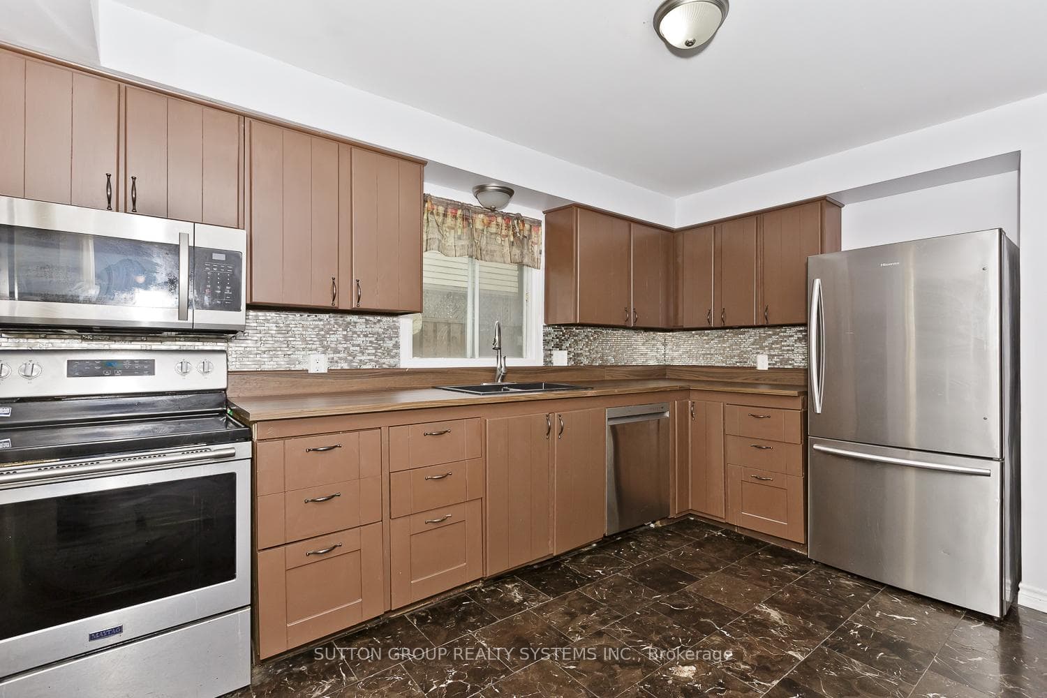 821 Laurier Avenue photo 10