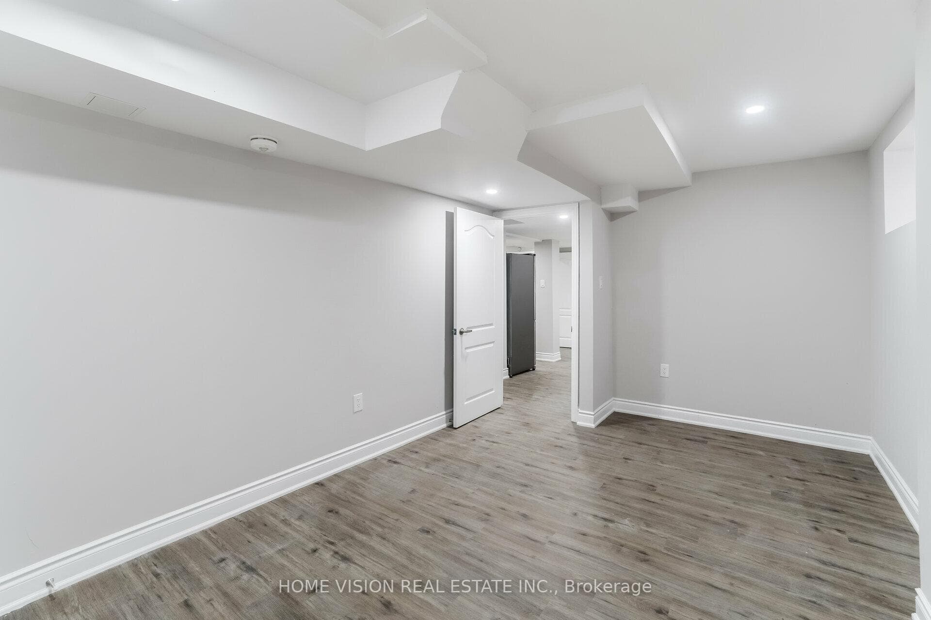 35 Little Britain- BSMT Crescent photo 18