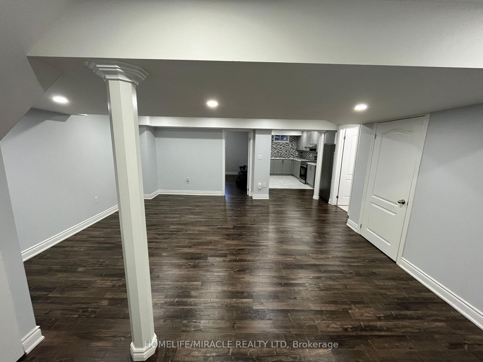 9438 Credit View Road photo 5