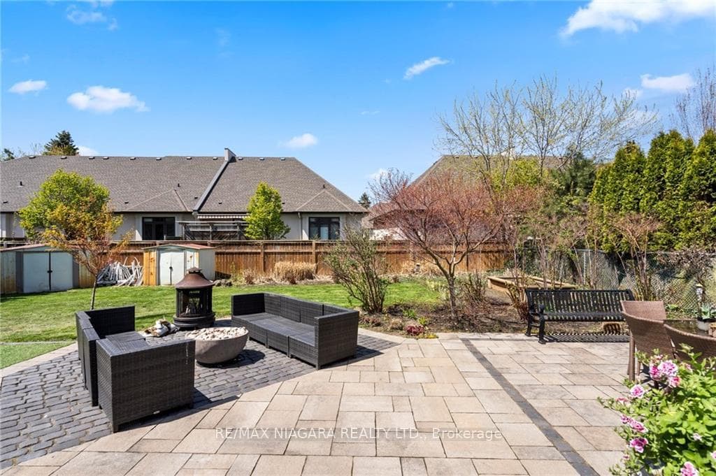 227 Lakeshore Road photo 4