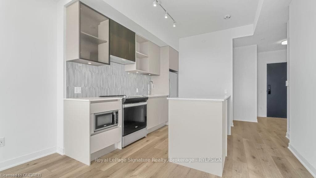 405 DUNDAS Street Unit 330 photo 9
