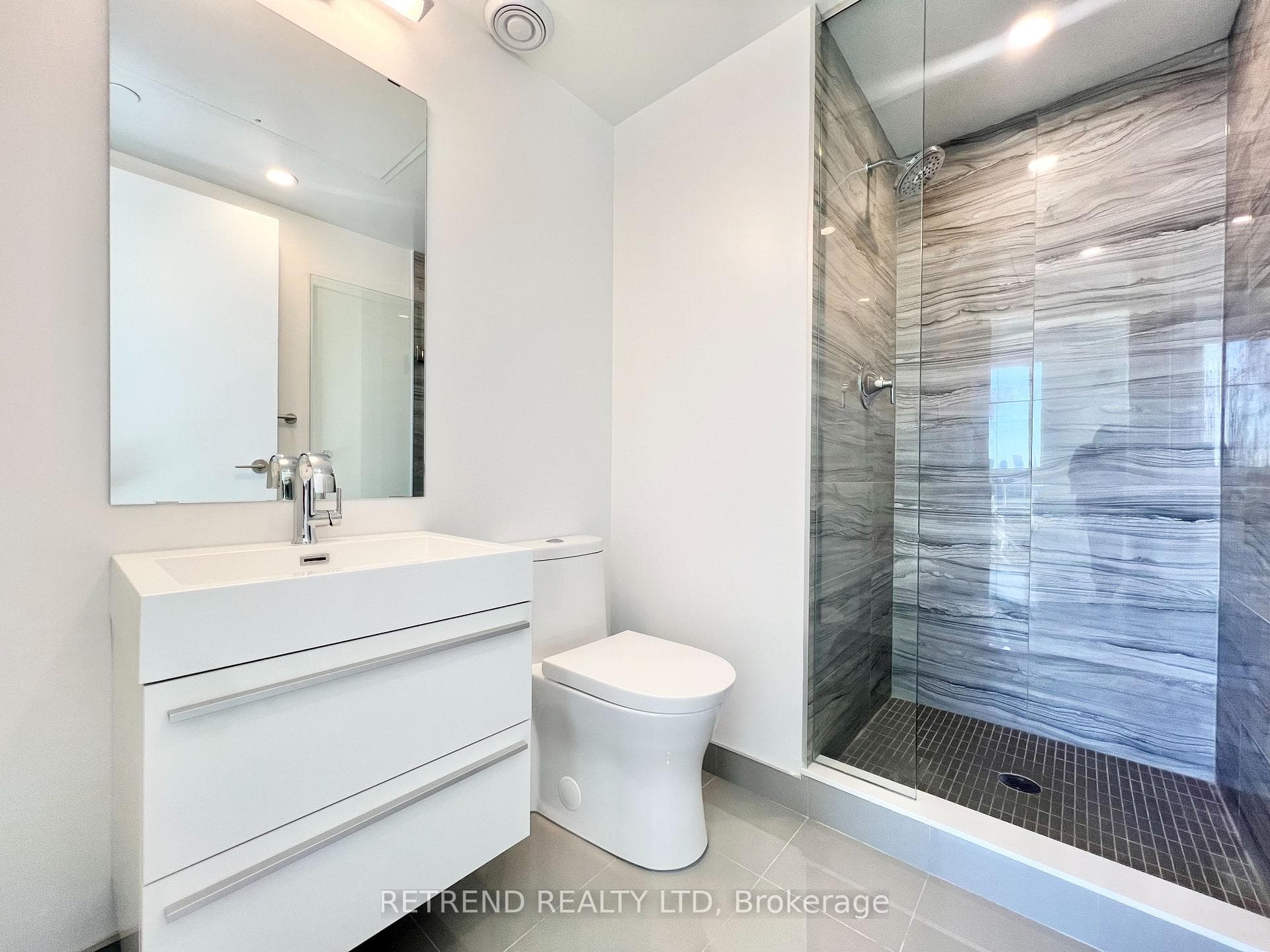 39 Roehampton Avenue Unit 1405 photo 17