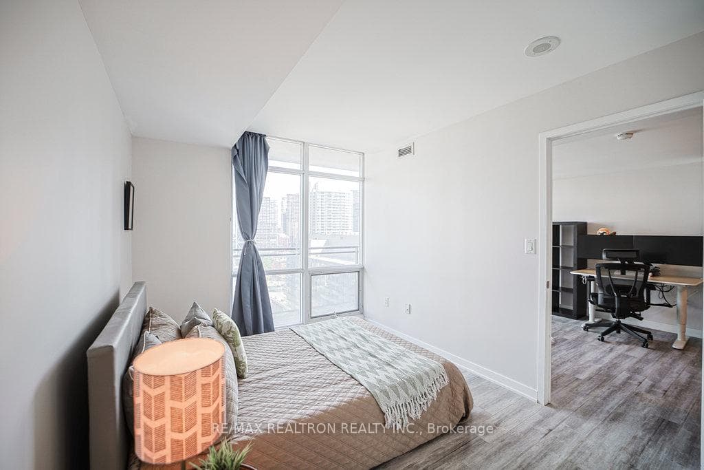 15 FORT YORK Boulevard Unit 2705 photo 27