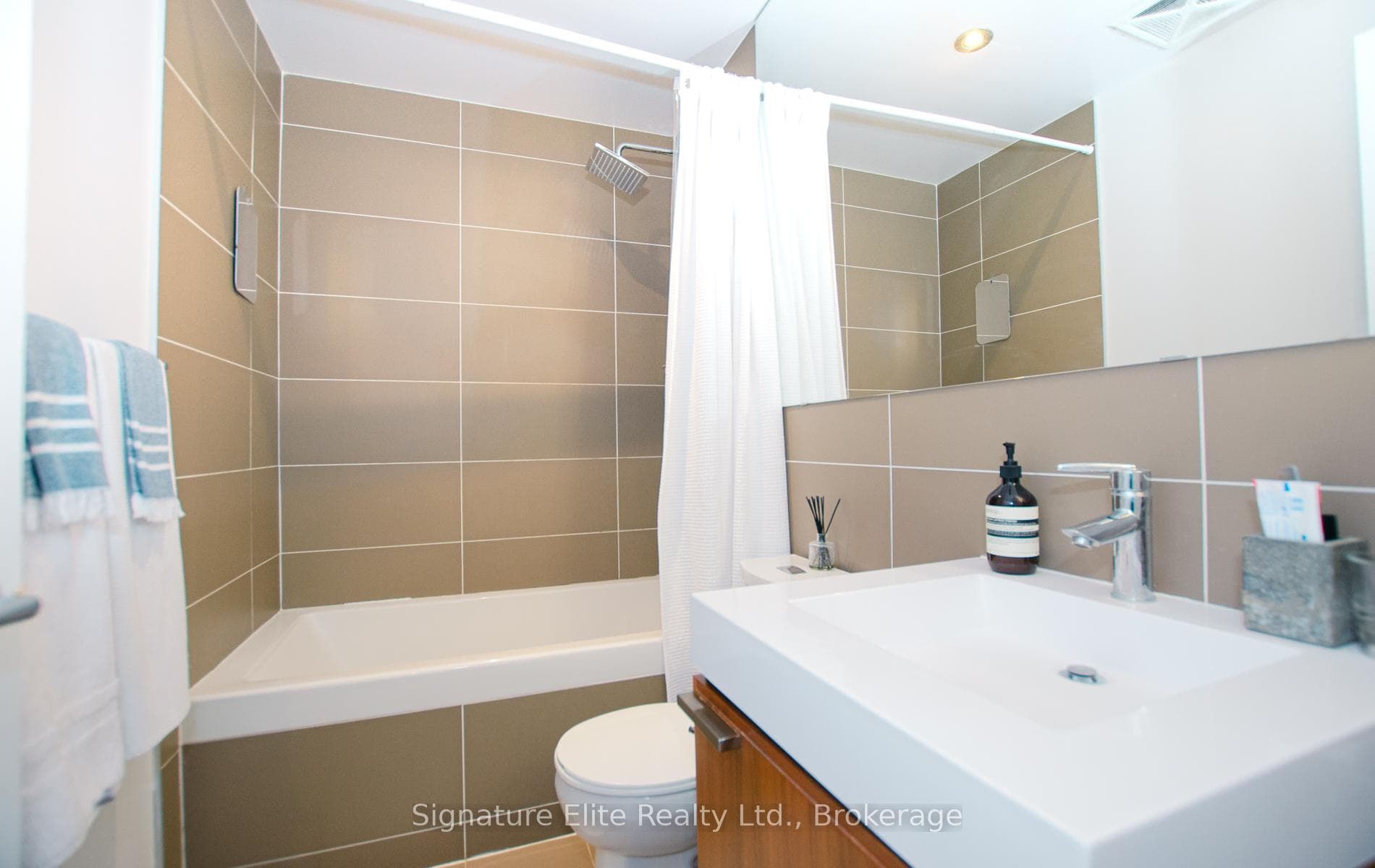 318 King Street Unit 521 photo 9