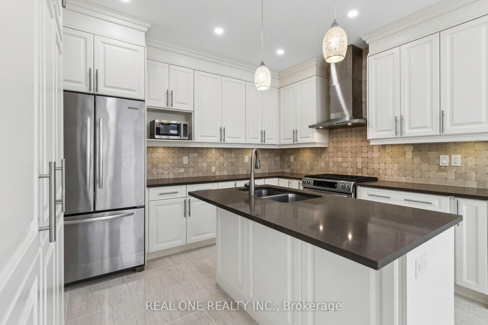 19 Rivoli Drive photo 22